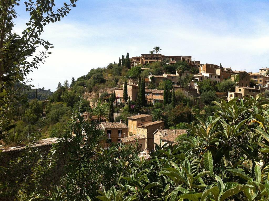 Mallorca Fincas in der Umgebung des Tramuntana-Gebirges, Deia und Valldemossa - Auch finden Sie hier das einst verlassene und heute sehr populäre und reizvoll gelegene Deià, das als  Künstlerdorf  Mallorcas bekannt ist.