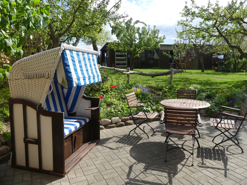 Foto der Wohnung RUG-51-718-01-fischerhaus-lancken-granitz-terrasse2.JPG