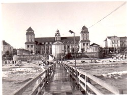 Insel Rügen - Urlaub im Ferienhaus, Ferienwohnung, Urlaub in Strandvillen - Die Seebrücke in Binz im Jahre 1953