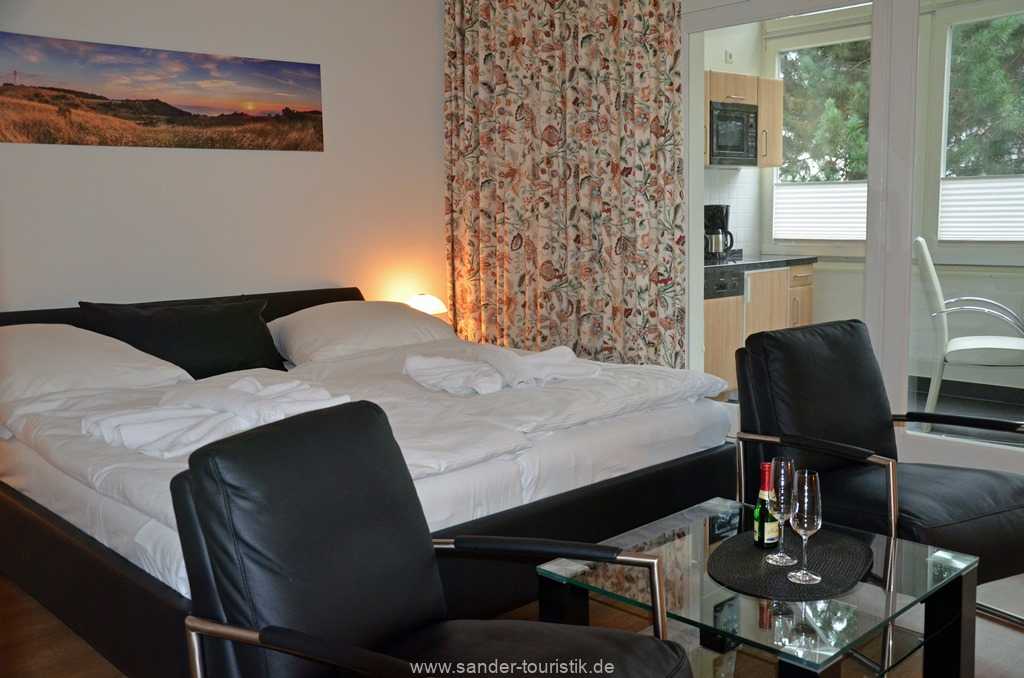 bequeme Sessel zum Relaxen im Wohn-/Schlafzimmer - Villa Stranddistel - Binz bequeme Sessel zum Relaxen im Wohn-/Schlafzimmer - Villa Stranddistel - Binz