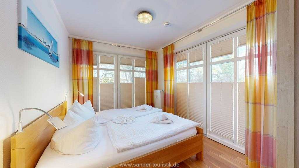 2. Doppelbett-Schlafzimmer mit großen Fensterfronten und großem Balkon - Casper David - Binz 2. Doppelbett-Schlafzimmer mit großen Fensterfronten und großem Balkon - Casper David - Binz