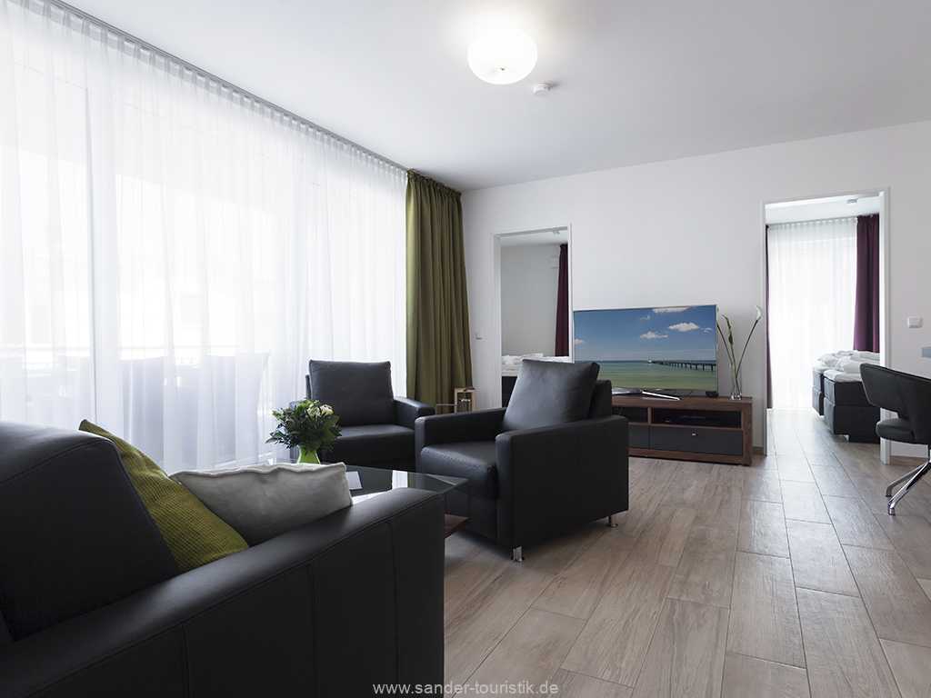 Helles und geräumiges Wohnzimmer mit Flachbild-TV Helles und geräumiges Wohnzimmer mit Flachbild-TV