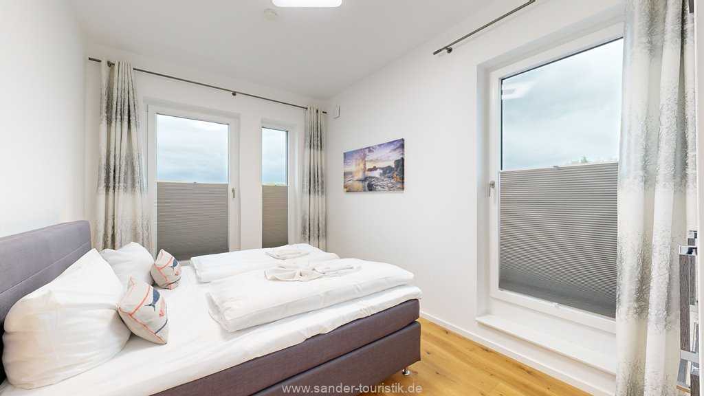 1. Doppelbett-Schlafzimmer mit Kleiderschrank und Ausgang zum Balkon 1. Doppelbett-Schlafzimmer mit Kleiderschrank und Ausgang zum Balkon