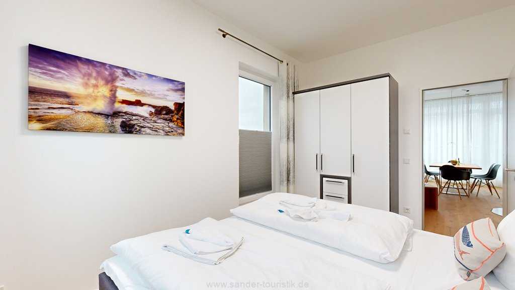 2. Doppelbett-Schlafzimmer mit Kleiderschrank und Ausgang zum Balkon 2. Doppelbett-Schlafzimmer mit Kleiderschrank und Ausgang zum Balkon