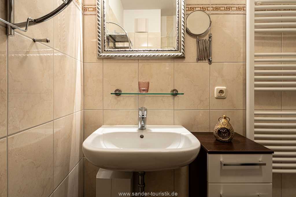 Badezimmer mit Dusche / WC  in Binz