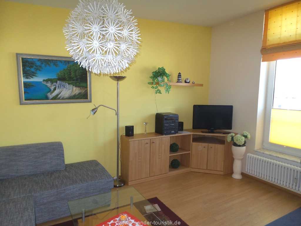 Wohnbereich mit LED-Flachbildschirm - Fewo Seestern - Binz Wohnbereich mit LED-Flachbildschirm - Fewo Seestern - Binz