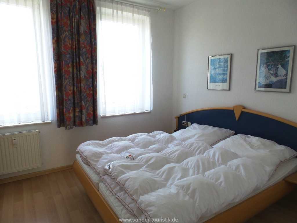 2. Schlafzimmer mit Doppelbett, Villa Seerosen - Binz 2. Schlafzimmer mit Doppelbett, Villa Seerosen - Binz