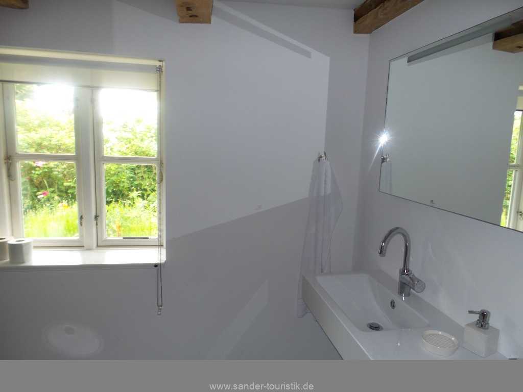 Bad mit großem modernen Handwaschbecken - Mönchgut Bad mit großem modernen Handwaschbecken - Mönchgut