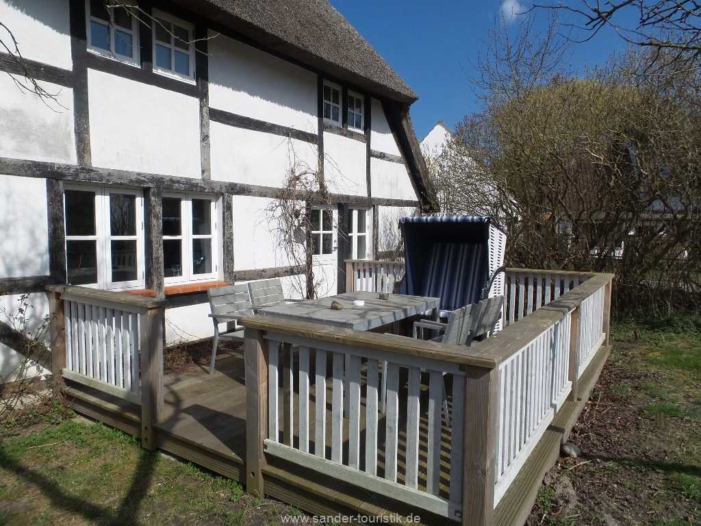 möblierte Terrasse mit Strandkorb und Zugang zur Fewo - Boddenblick - Mönchgut möblierte Terrasse mit Strandkorb und Zugang zur Fewo - Boddenblick - Mönchgut
