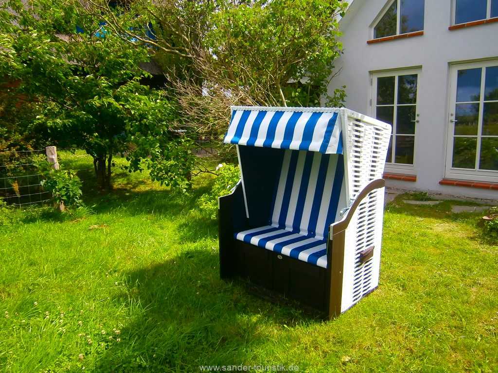 Zur Wohnung gehört ein Strandkorb zum Sonnenbaden - Boddenblick II - Mönchgut Zur Wohnung gehört ein Strandkorb zum Sonnenbaden - Boddenblick II - Mönchgut