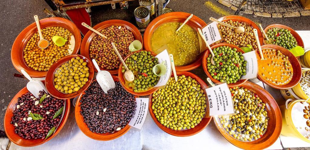 oliven-marktstand-mallorca.jpg